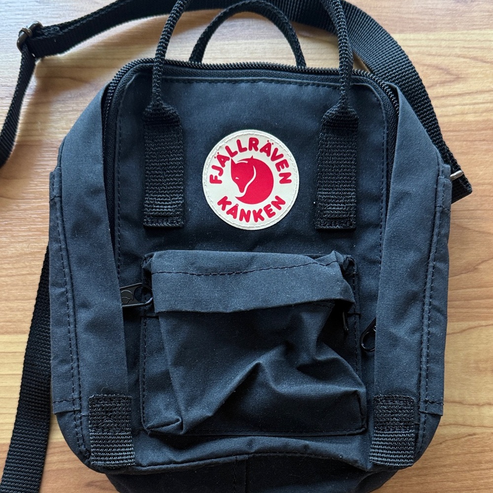 Fjallraven Kånken Mini Crossbody Bag - Black with Red Logo